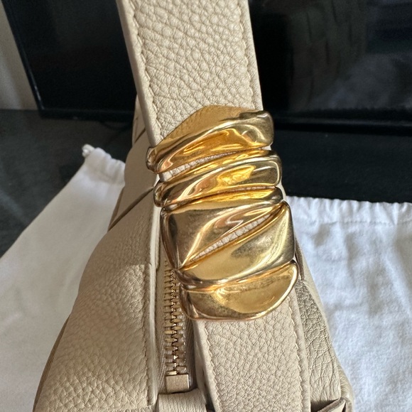 BOTTEGA VENETA - Brick Cassette Unused! - Picture 10 of 15